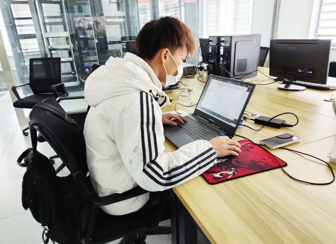 服务客户，ballet贝博(中国)人是认真的!